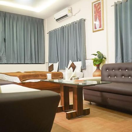 Hotel Alka Palace Durg Bagian luar foto