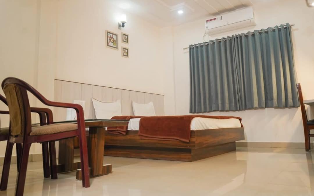 Hotel Alka Palace Durg Bagian luar foto