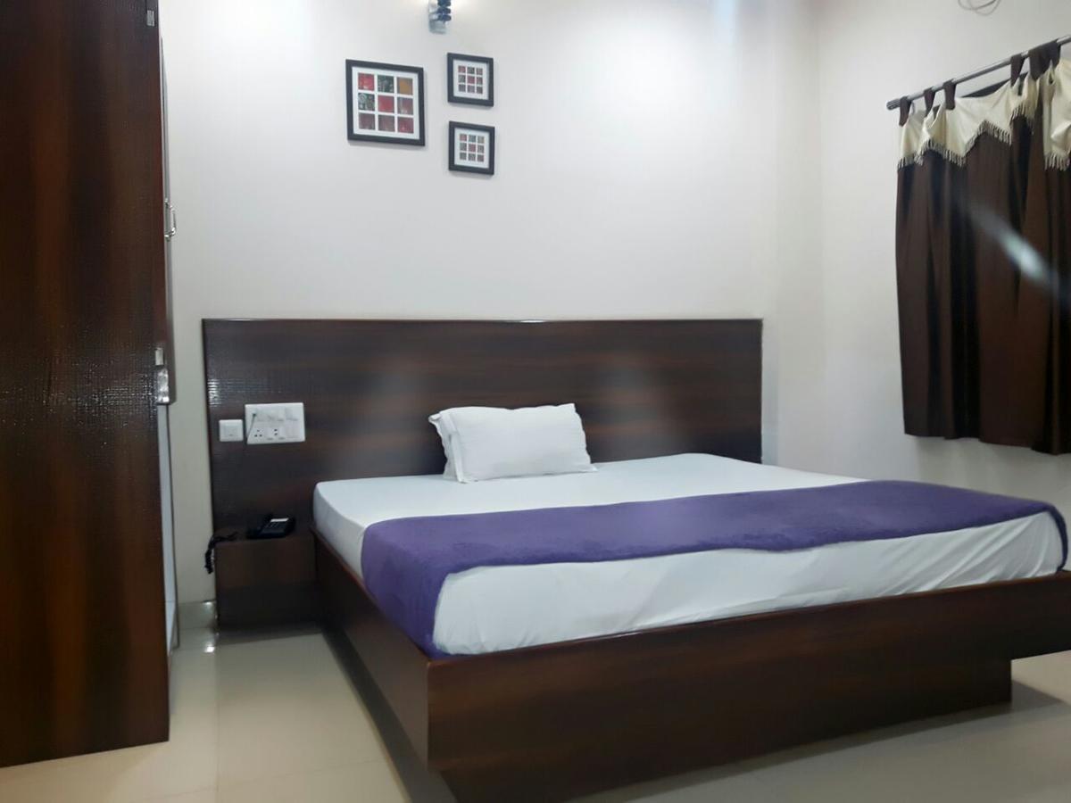 Hotel Alka Palace Durg Bagian luar foto