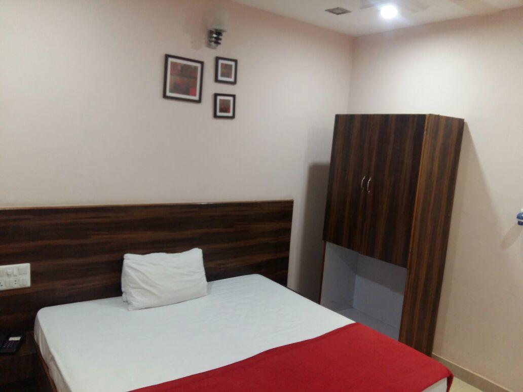 Hotel Alka Palace Durg Bagian luar foto