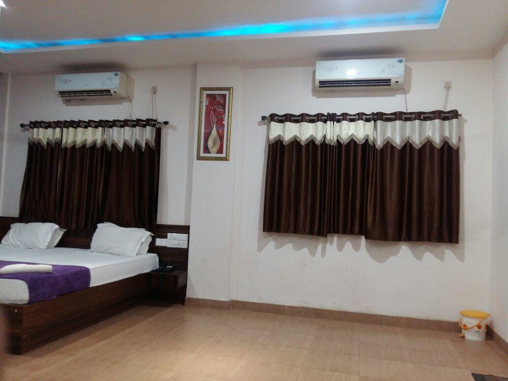 Hotel Alka Palace Durg Bagian luar foto