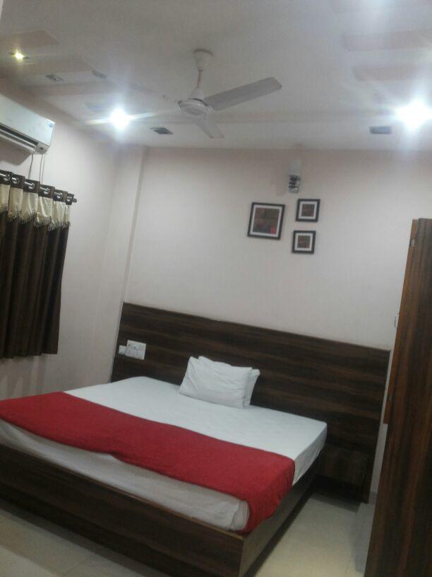 Hotel Alka Palace Durg Bagian luar foto