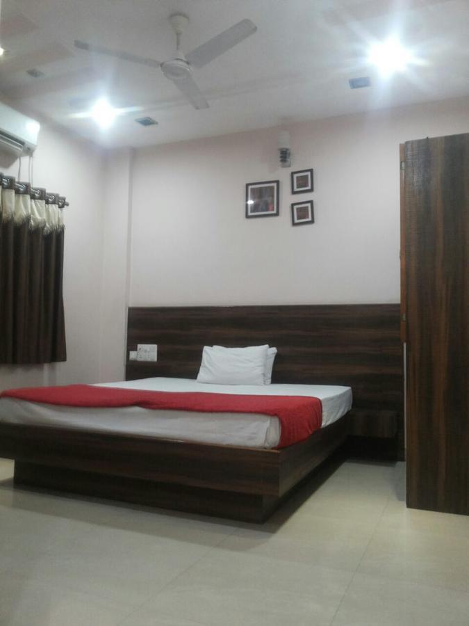 Hotel Alka Palace Durg Bagian luar foto